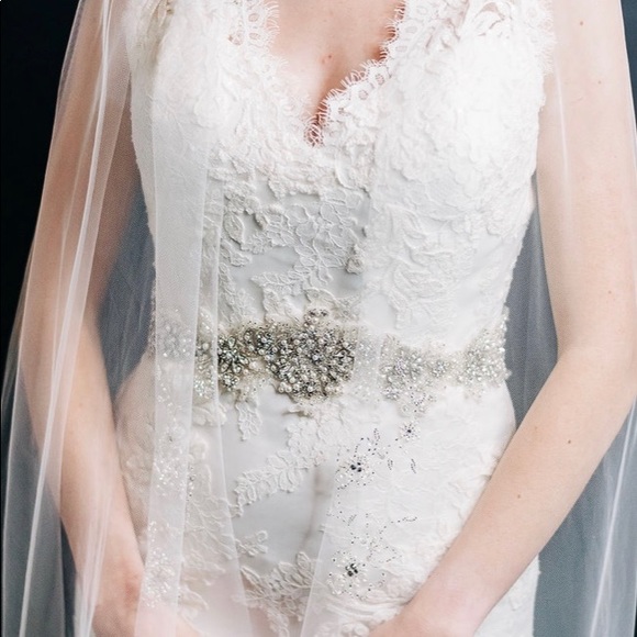Wedding Dress - Picture 1 of 11